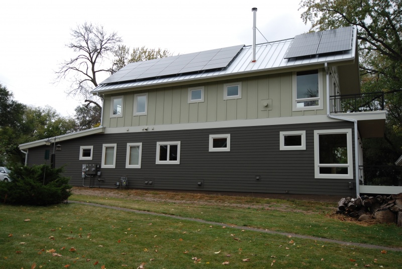 Exterior view of SIP home with solar panels on roof; SIP panel supplier Enercept - photo